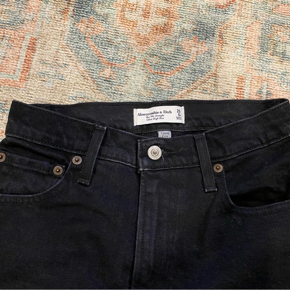 Abercrombie Curve Love Ultra High Rise 90s Straight Jean - Picture 2 of 2